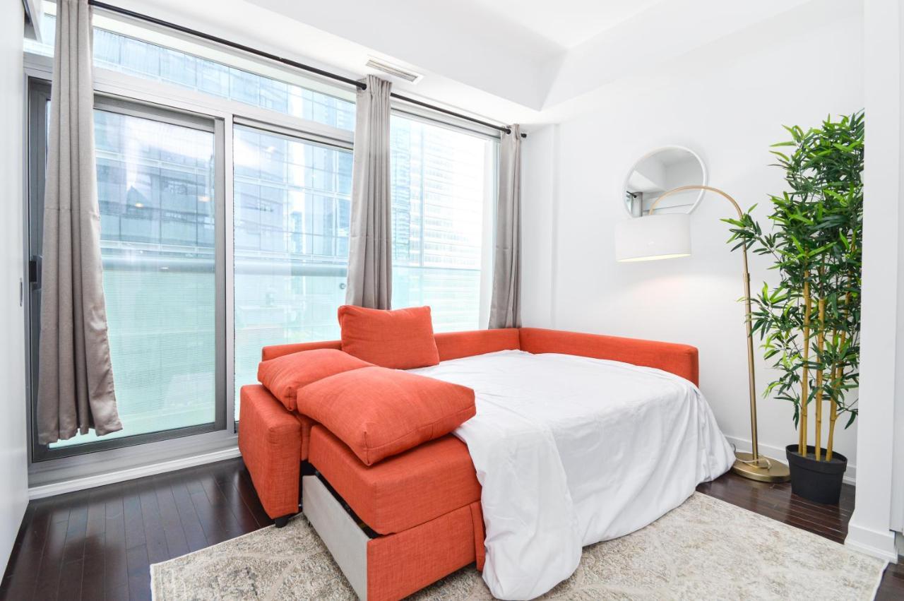 Downtown Toronto Condo Mins From Scotiabank Arena, Tiff, Cn Tower, Union, Mtcc Exteriör bild